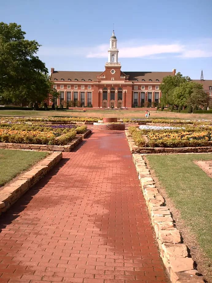 Oklahoma State University campus — Edmon Low Library at en:Oklahoma State University - Stillwater , the focal point of the campus. Photo taken en:April 22,